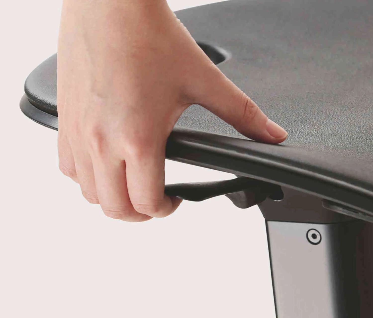 TabErgo, Le Tabouret Assis Debout Ergonomique Idéal Pour Travailler 4 TabErgo, Le Tabouret Assis Debout Ergonomique Idéal Pour Travailler - Image 4